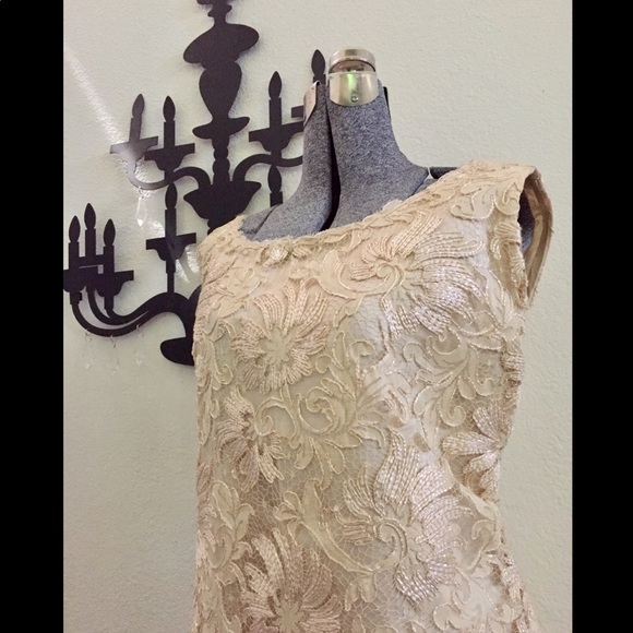 ✨ VINTAGE plus-size BOMBSHELL dress! - Picture 2 of 9